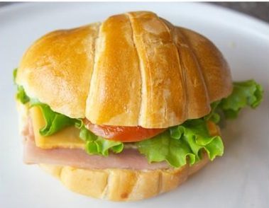 Mini Croissant de Jamon y Queso